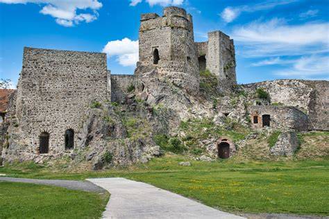 Levický hrad a uhorský jazdec
