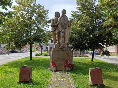 Historická baňa s poníkmi pri vozíkoch