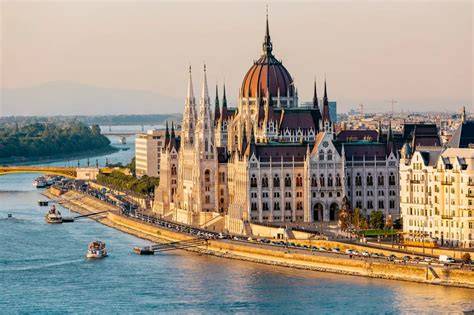 Panoráma Budapešti s Parlamentom Dunajom