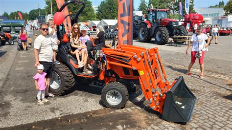 Agrokomplex Nitra hospodárske zvieratá traktory