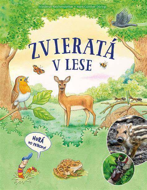 Fotograf v lese pozoruje zvieratá za šera