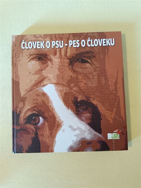 človek a pes prekonávajúca prekážkovú trať
